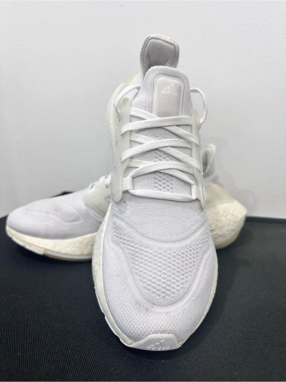 ADIDAS ULTRABOOST WHITE ATHLETIC SHOES SIZE: 9 WOMEN
